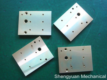 CNC αργιλίου ακρίβεια που επεξεργάζεται Heatsink Raf 65/24 με κίτρινο Alodine 1200 στη μηχανή επιφάνεια