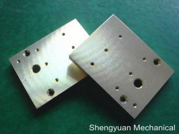 CNC αργιλίου ακρίβεια που επεξεργάζεται Heatsink Raf 65/24 με κίτρινο Alodine 1200 στη μηχανή επιφάνεια