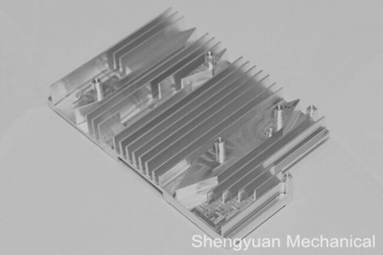 Μηχανή CNC 3 ακρίβειας ηλεκτρονικά τμήματα Heatsink αργιλίου μύλων άξονα