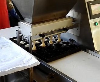 Βουτύρου εξοπλισμός γραμμών παραγωγής ψωμιού Cholocate μαρμελάδας για το κέικ